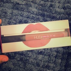 Huda beauty matte lipstick